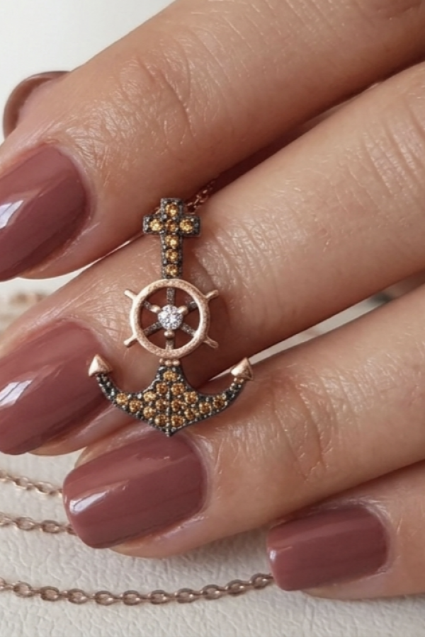 Lab Topaz Taşlı Çapa Motif Gümüş Mini Kolye