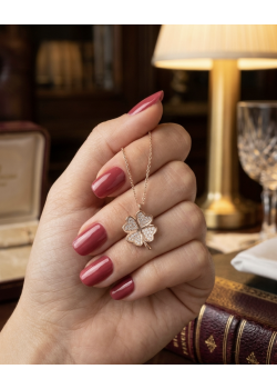 Yonca Motif Ortası Açık Gümüş Mini Rose Kolye
