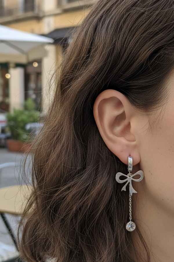Fiyonk Motif Sallantılı Gümüş Küpe
