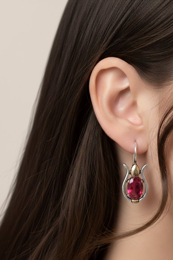 Yakut Taşlı Tasarım Gümüş Küpe Çifti 