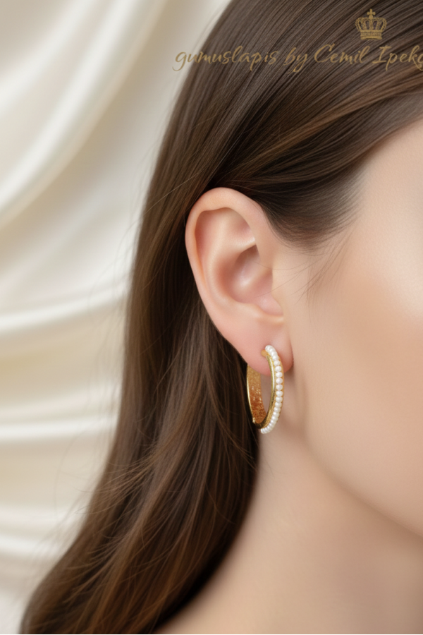 Kum İncisi Taşlı Kalp Motif Gümüş Küpe Çifti