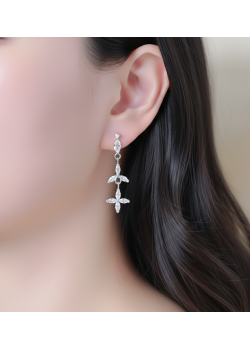 Markiz Kesim Taşlı Gümüş Beyaz Küpe