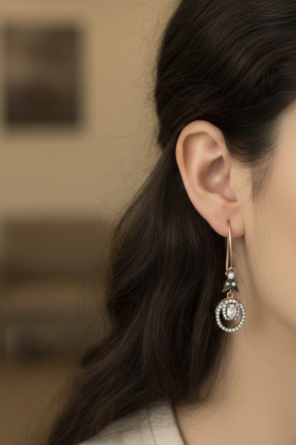 İç İçe Halka Motif Elmas Montür Gümüş Küpe