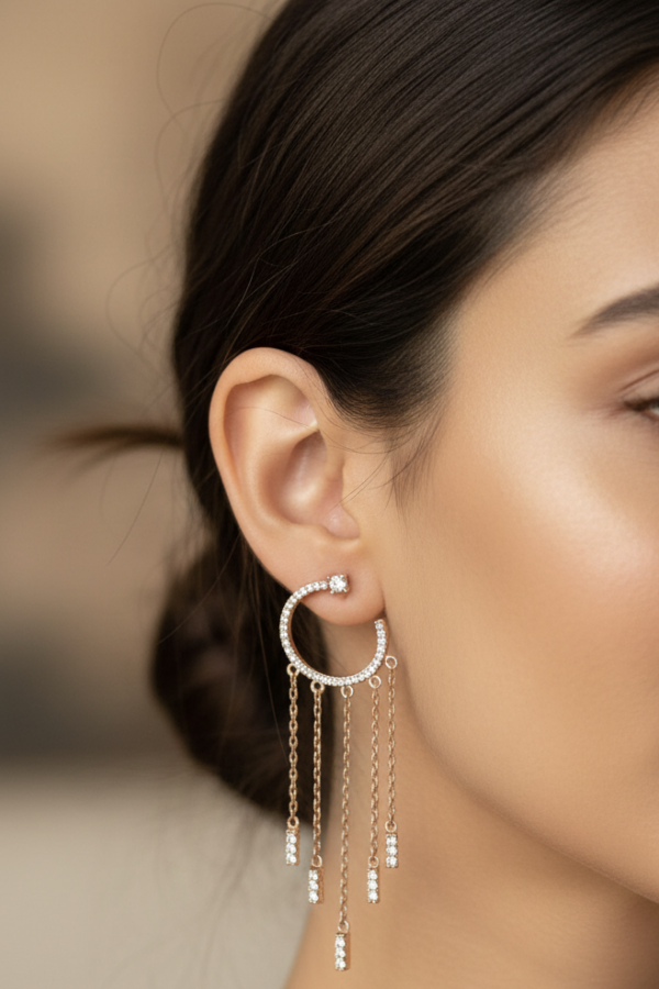 Yan C Model Sallantılı Detaylı Gümüş Küpe