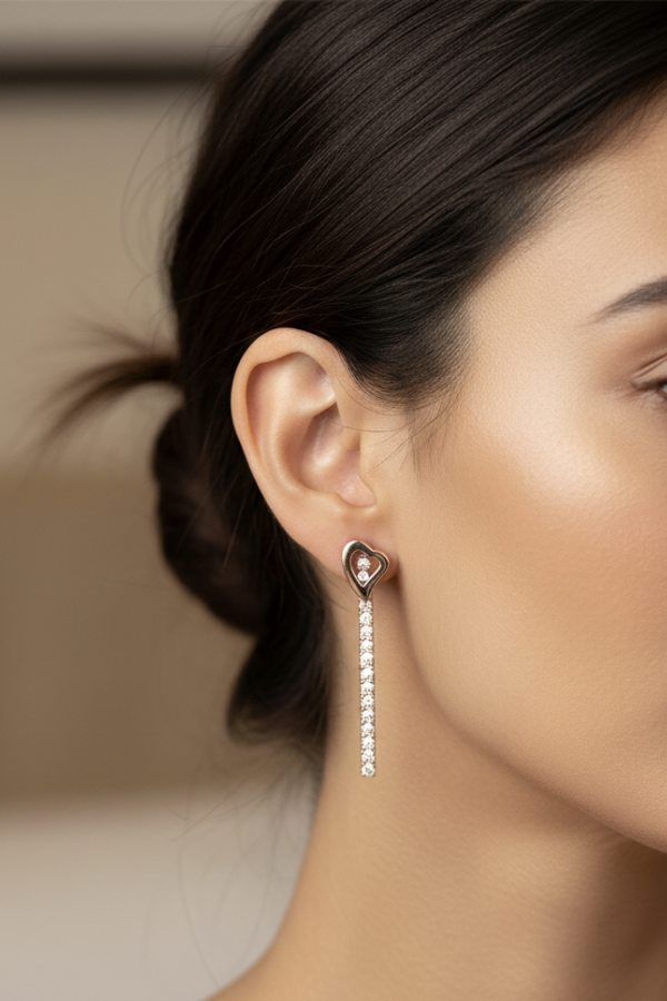 Kalp Motif Sallantılı Taşlı Gümüş Küpe