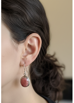 Yakut Taşlı Oval Motif Sallantılı Gümüş Küpe