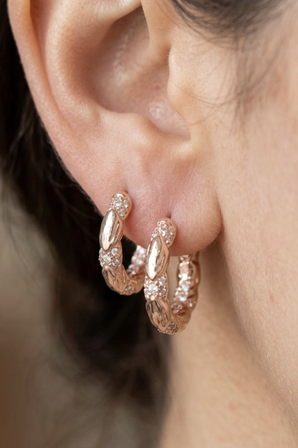 Araları Taşlı Mini Gümüş Halka Küpe