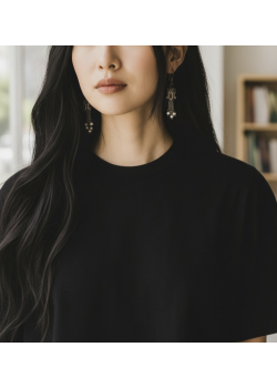 Ucu Kum İncilerle Süslü Yakut ve Zümrüt Taşlı Gümüş Küpe Serisi