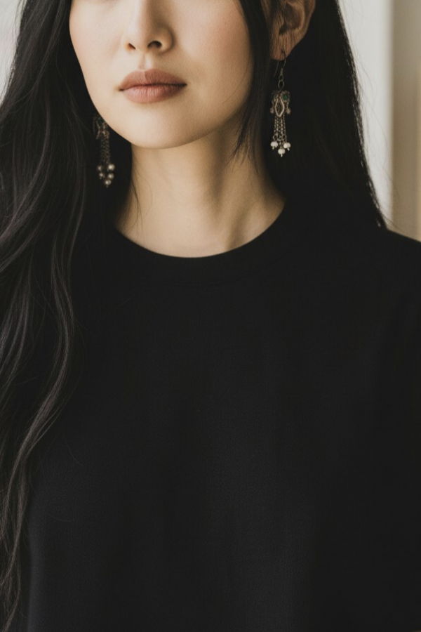 Ucu Kum İncilerle Süslü Yakut ve Zümrüt Taşlı Gümüş Küpe Serisi