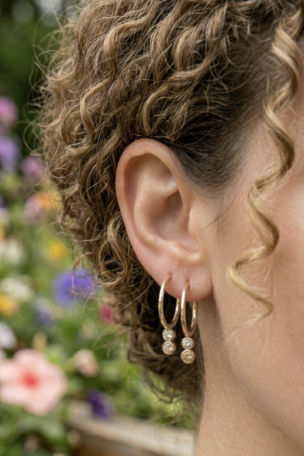 İki Taşlı Yarım Halka Gümüş Küpe Çifti