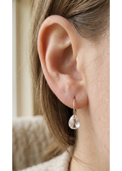 Beyaz Kuvars Taşlı Esnek Halka Geçmeli Kilitli Gümüş Halka Küpe