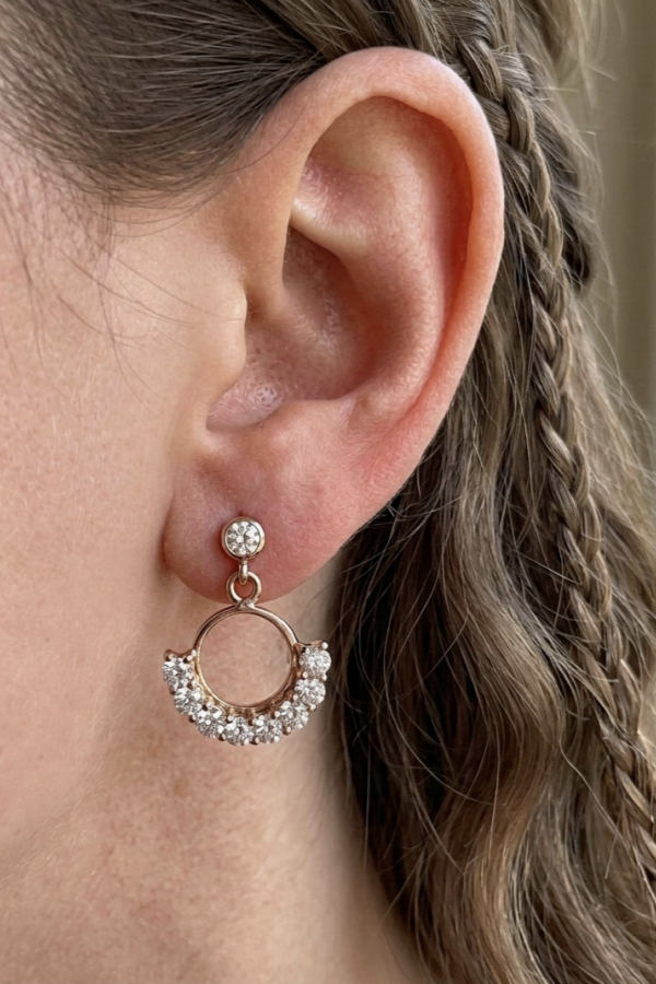 Yarım Sepet Motif Mini Sallantılı Gümüş Küpe