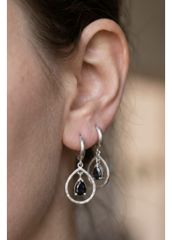 Onix Taşlı Sallantılı Gümüş Küpe