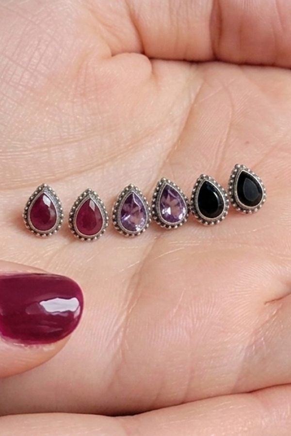 Damla Motif Doğal Taşlı Gümüş Mini Küpe Serisi 