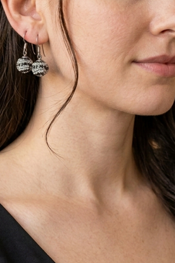 Onix ve Zirkon Taşlı Top Motif Gümüş Küpe