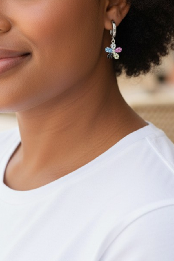 Renkli Taşlarla Süslü Çiçek Motif Gümüş Mini Küpe