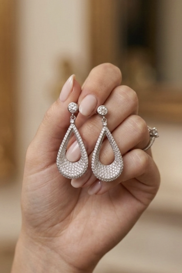 Sallantılı Damla Motif Gümüş Küpe