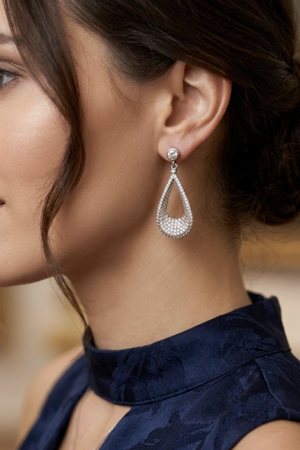 Sallantılı Damla Motif Gümüş Küpe