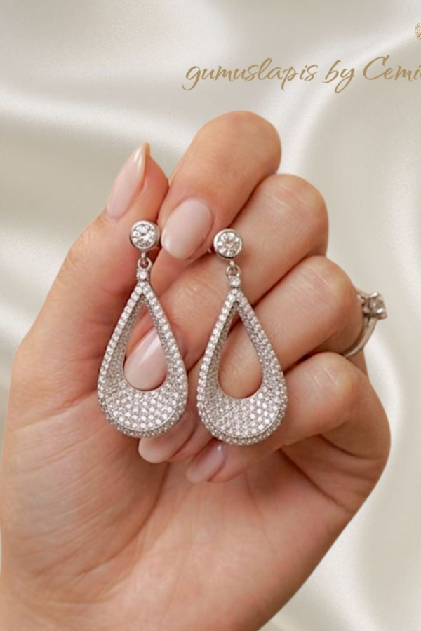 Sallantılı Damla Motif Gümüş Küpe