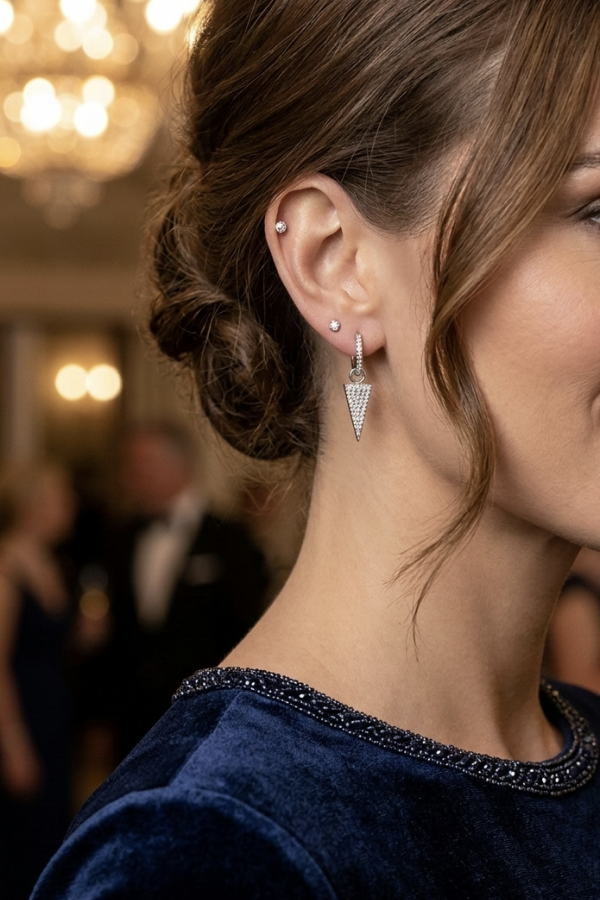 Mini Üçgen Motif Gümüş Küpe