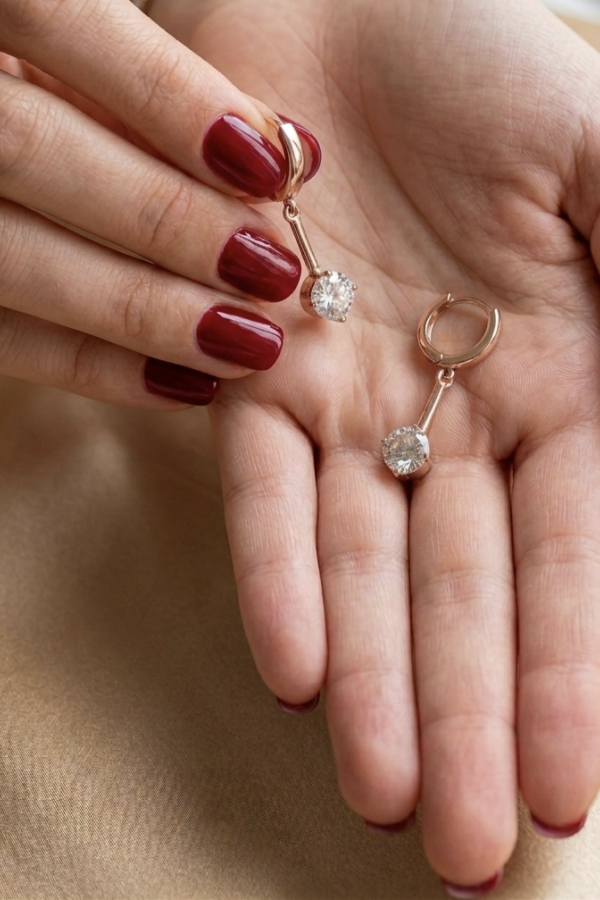 Ucu Tektaş Çubuk Motif Gümüş Küpe