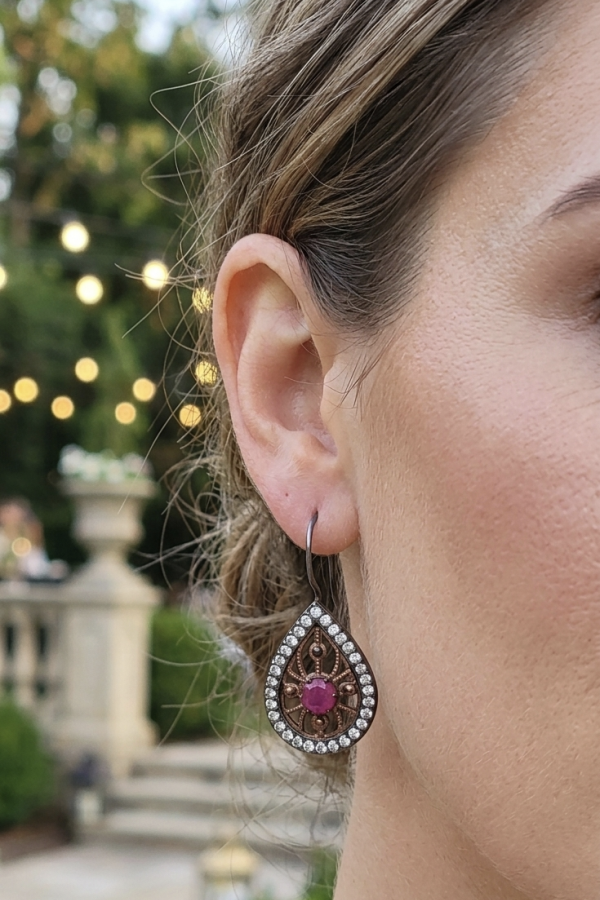 Yakut ve Zirkon Taşlı Damla Motif Gümüş Küpe