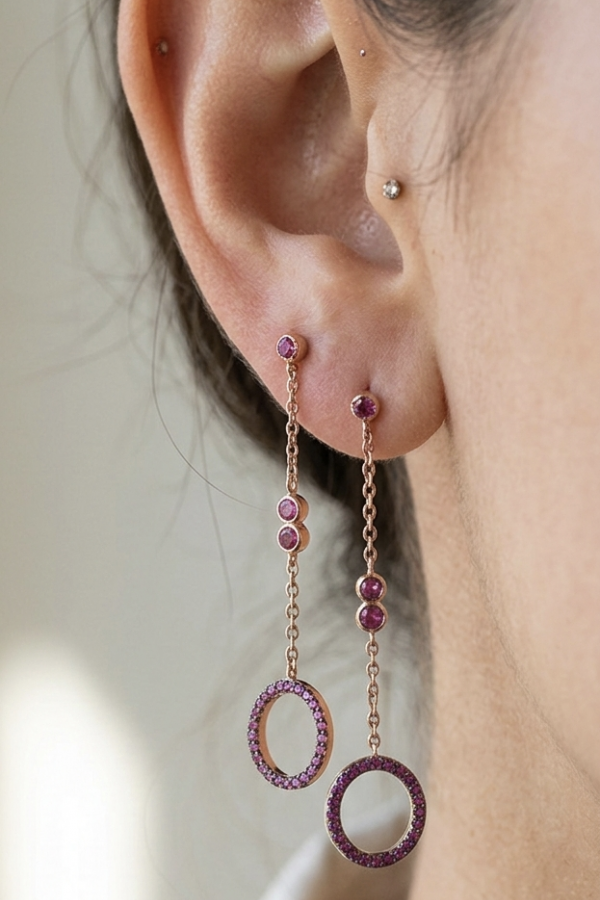 Yakut Taşlı Ucu Yuvarlak Motif Sallantılı Gümüş Küpe