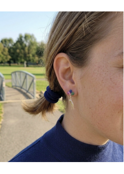 Özgür Kız Motif Renkli Taşlı Gümüş Vidalı Küpe