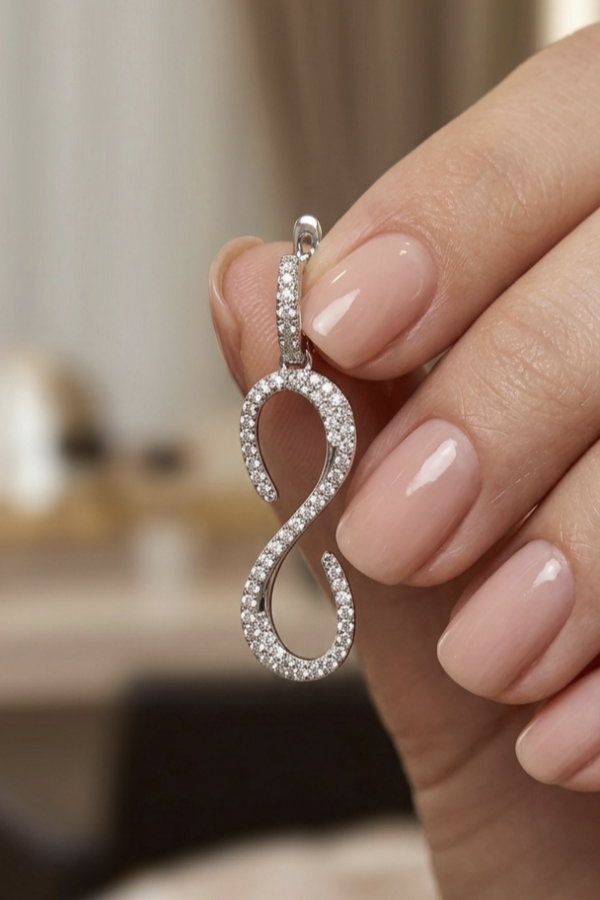 Dik Sonsuzluk Motif Zirkon Taşlı Gümüş Küpe