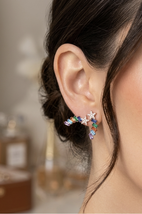 Baget Kesim Renkli Taşlarla Süslü Yıldızlı Rose Kaplama Vidalı Gümüş Küpe