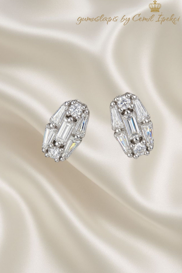 Laboratuvar Pırlantası Taşlı Oval Dikdörtgen Motif Gümüş Küpe