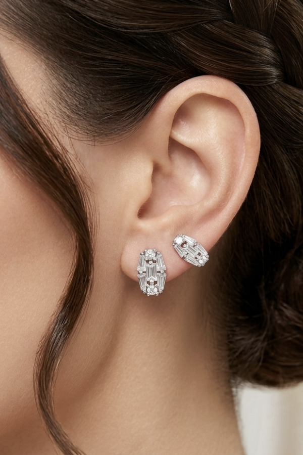 Laboratuvar Pırlantası Taşlı Oval Dikdörtgen Motif Gümüş Küpe