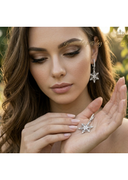 Kar Tanesi Motif  Beyaz Gümüş Küpe Çifti