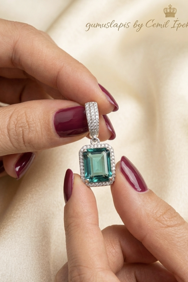 Moldavit Taşlı Gümüş Küpe Çifti