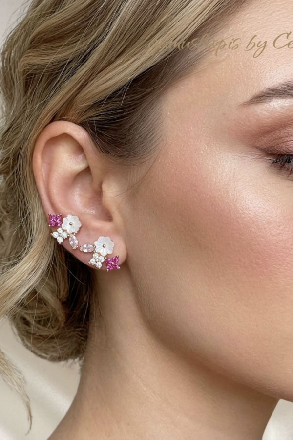 Çiçek Motif Sedef Taşlı Küpe Çifti (beyaz)