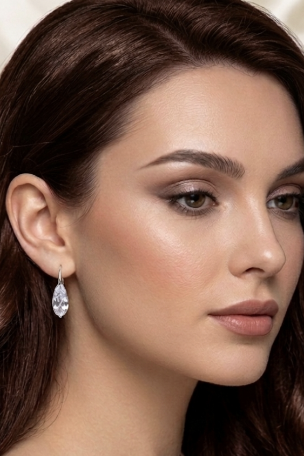 Laboratuvar Pırlantası Taşlı Geçmeli Beyaz Gümüş Küpe Çifti