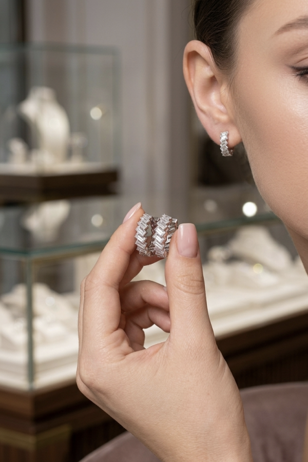 Yan Baget Kesim Taşlı Gümüş Halka Küpe