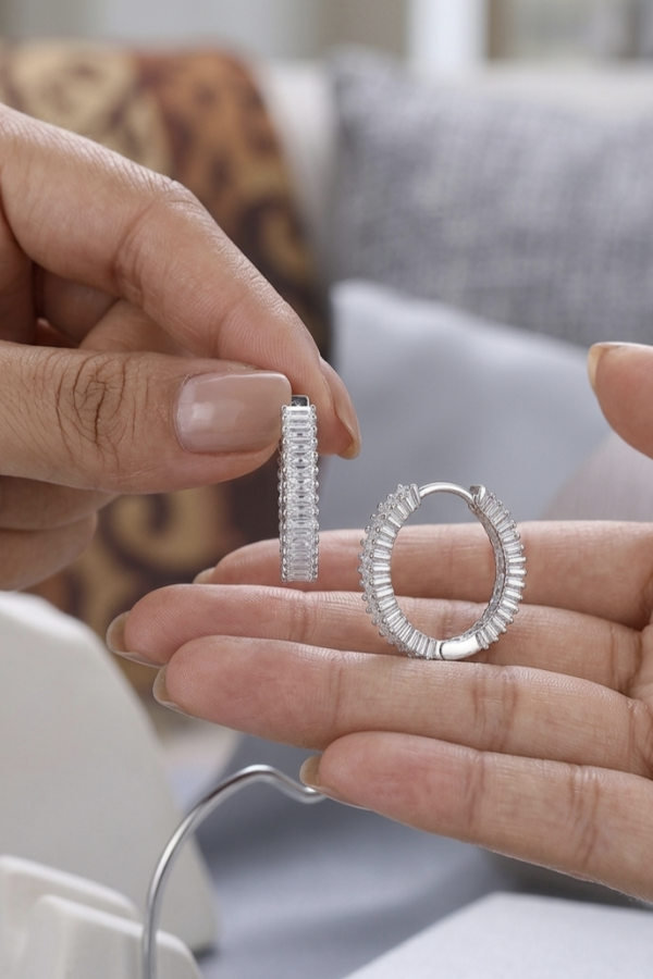 Baget Taşlı Gümüş Orta Boy Halka Küpe Çifti 