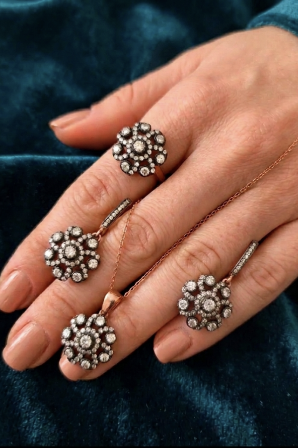 Çiçek Motif Elmas Montür Gümüş Set