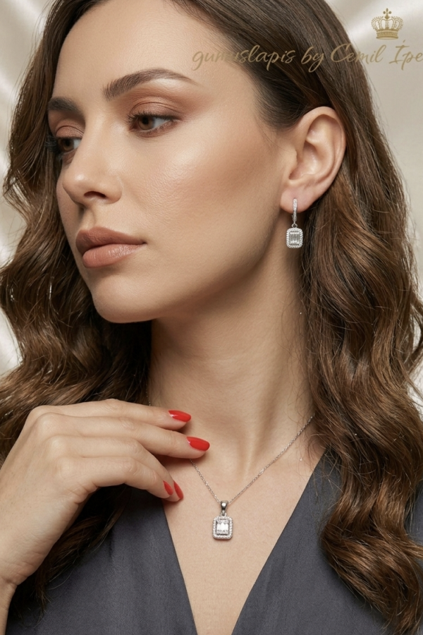 Dikdörtgen Motif Baget Taşlı Gümüş Set Dikdörtgen Motif Baget Taşlı Gümüş Set