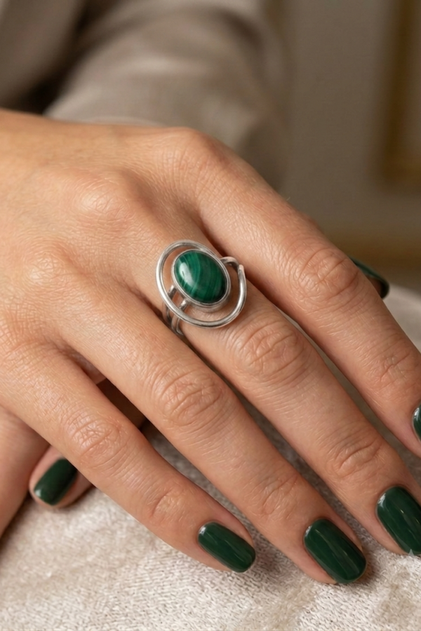 Malahit Taşlı Oval Motif Gümüş Yüzük
