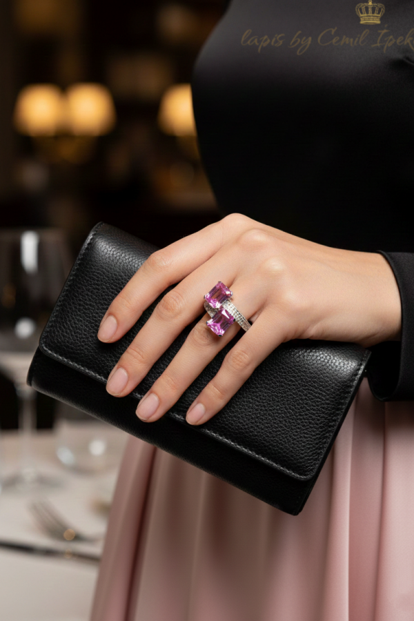 Pembe Safir ve Mozanite Taşlı Gümüş Yüzük