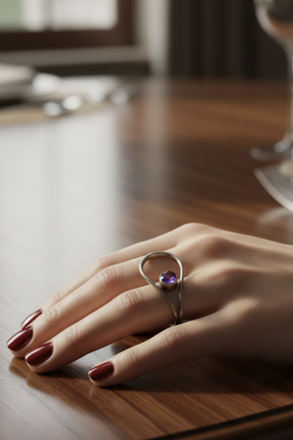 Ortası Ametist Taşlı Yan Damla Motif Üstü Açık Gümüş Yüzük