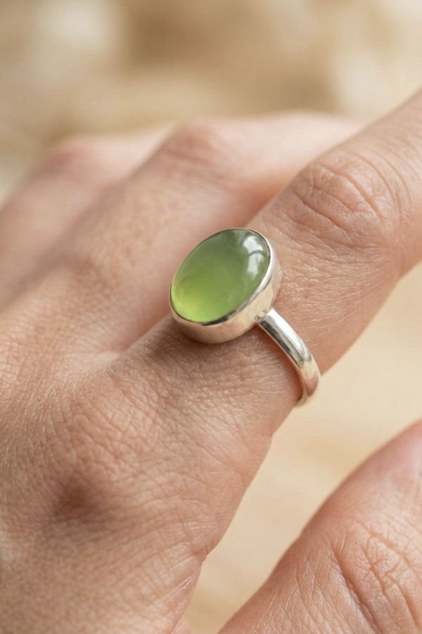 Peridot Taşlı Gümüş Tektaş Yüzük