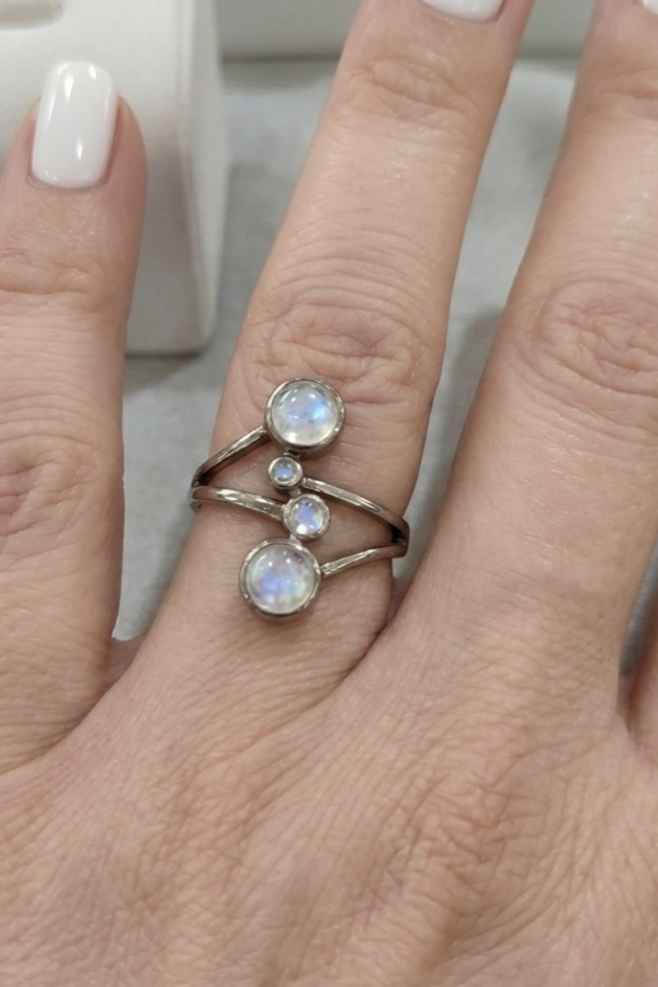 Aytaşı Taşları ile Süslü Gümüş Mini Yüzük