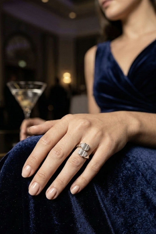 Baget Taşlarla Süslü Gümüş Mini Yüzük