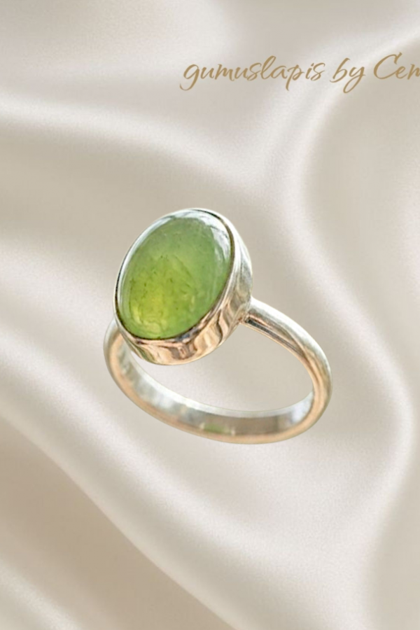 Peridot Taşlı Gümüş Tektaş Yüzük