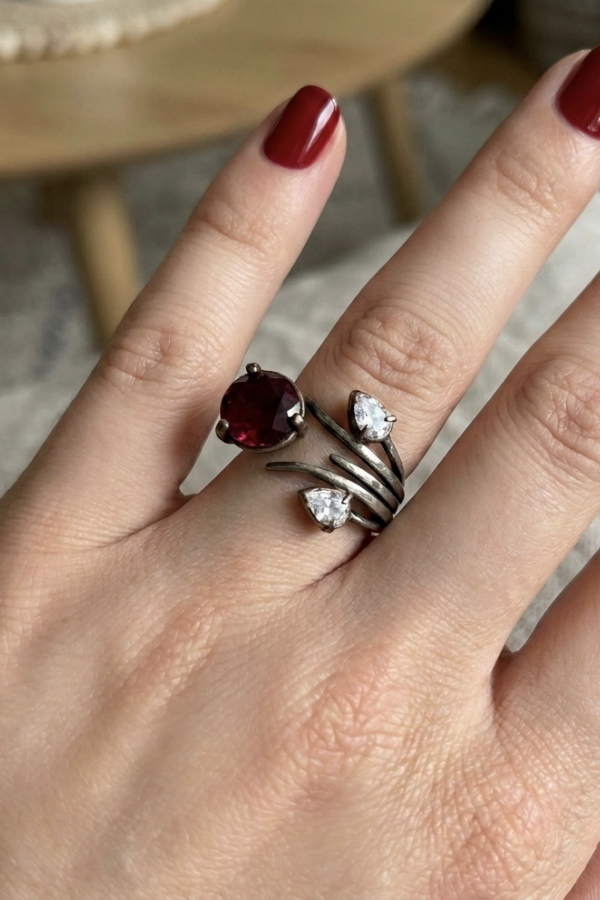 Beyaz Kuvars ve Lal Taşlı Gümüş Yüzük