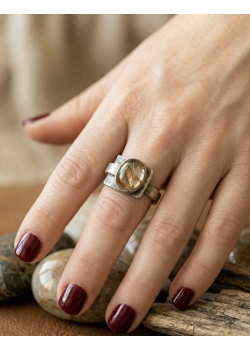 Rutil Kuvars Taşlı Bir Yanı İnce Diğer Yanı Kalın Gümüş Yüzük