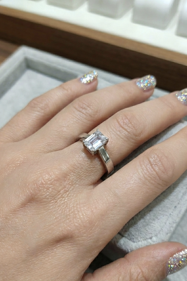 Tek Baget Taşlı Yüksek Motif Gümüş Yüzük